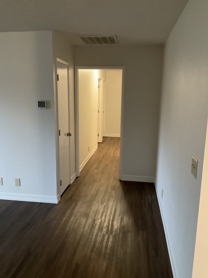 1877 Meadow Gln - Photo 4 of 5