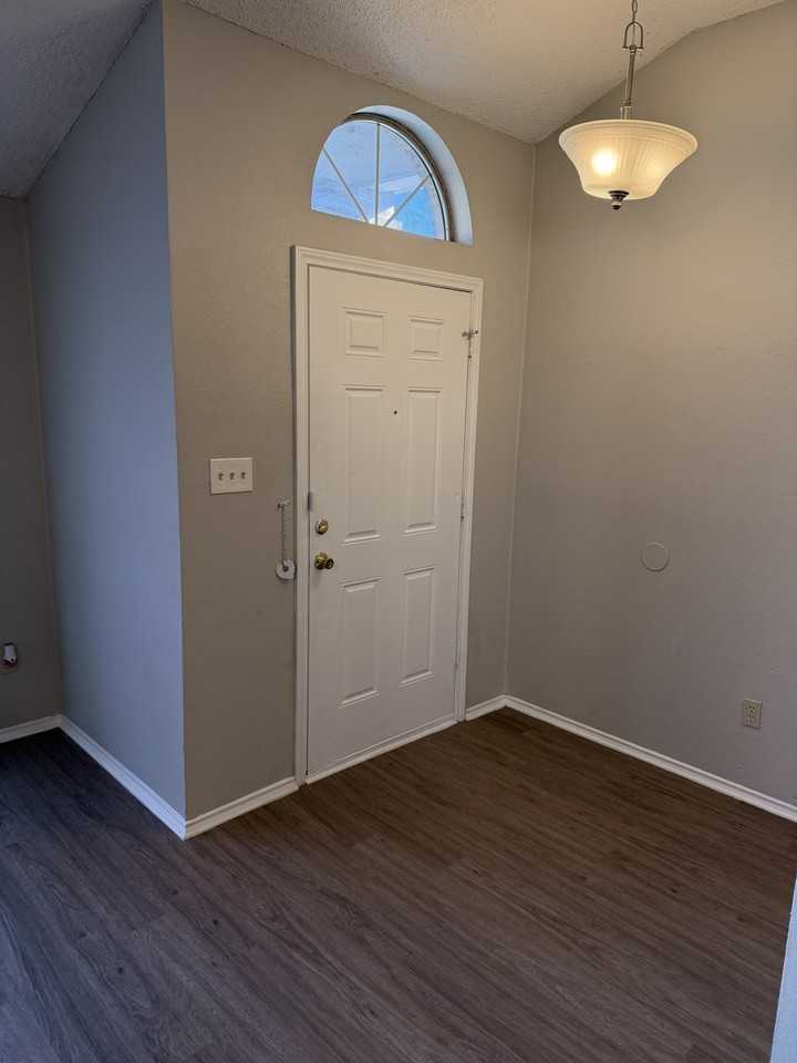322 Moss Hill Dr - Photo 3 of 20