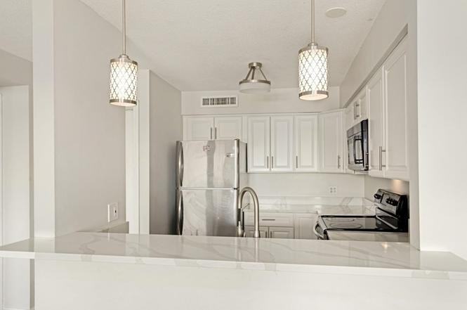 98 Lynnway - Photo 2 of 10