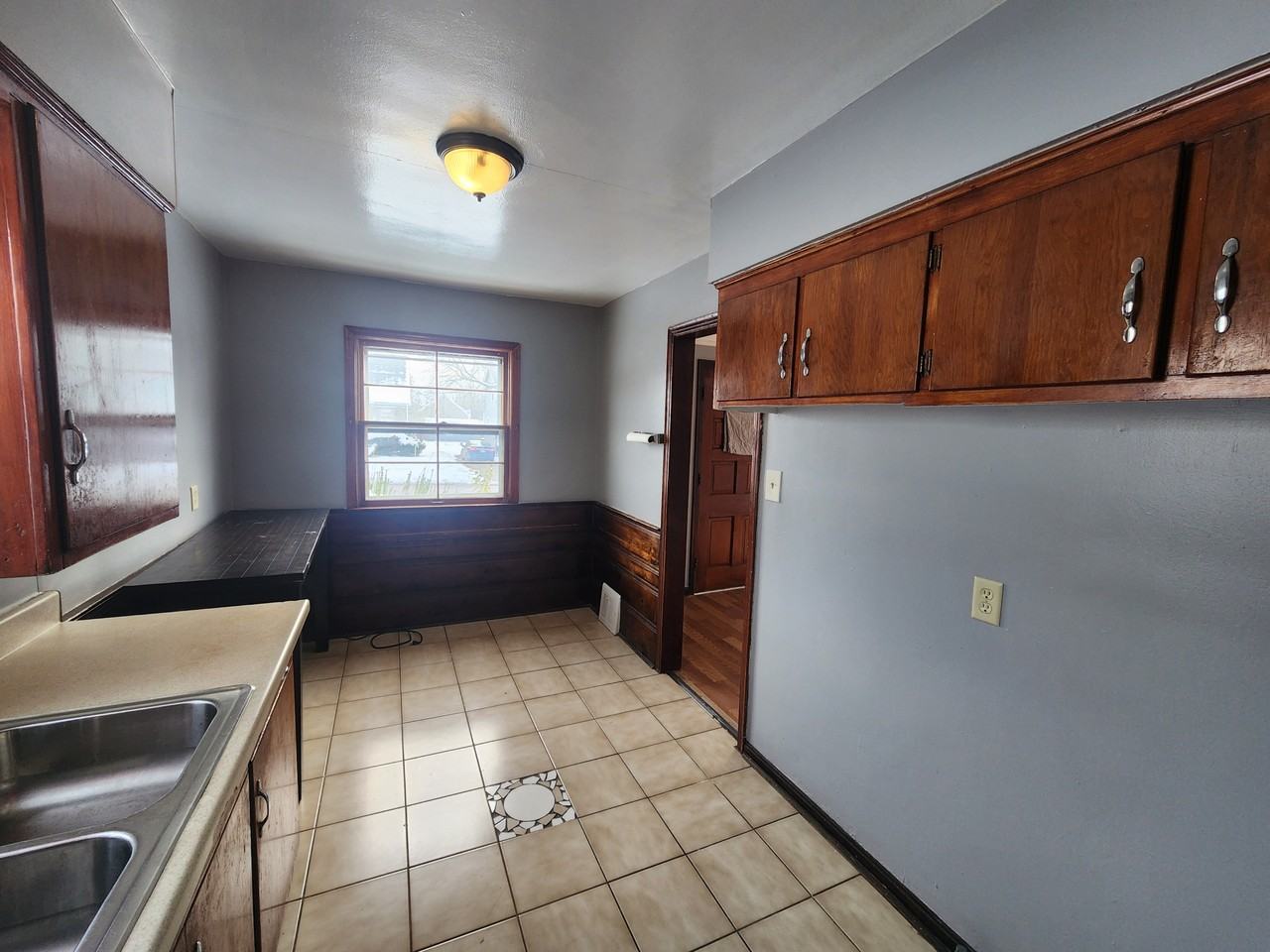 16409 Cloverside Avenue - Photo 3 of 12