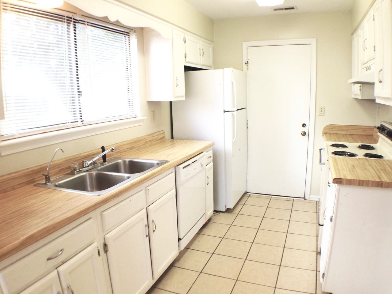 5436 Chatham Lake Drive - Photo 2 of 30