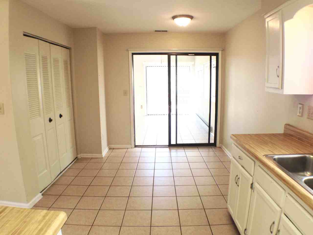 5436 Chatham Lake Drive - Photo 4 of 30