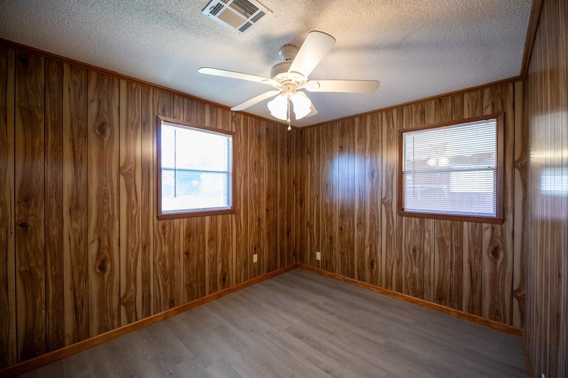 1404 Meadow Drive - Photo 4 of 9