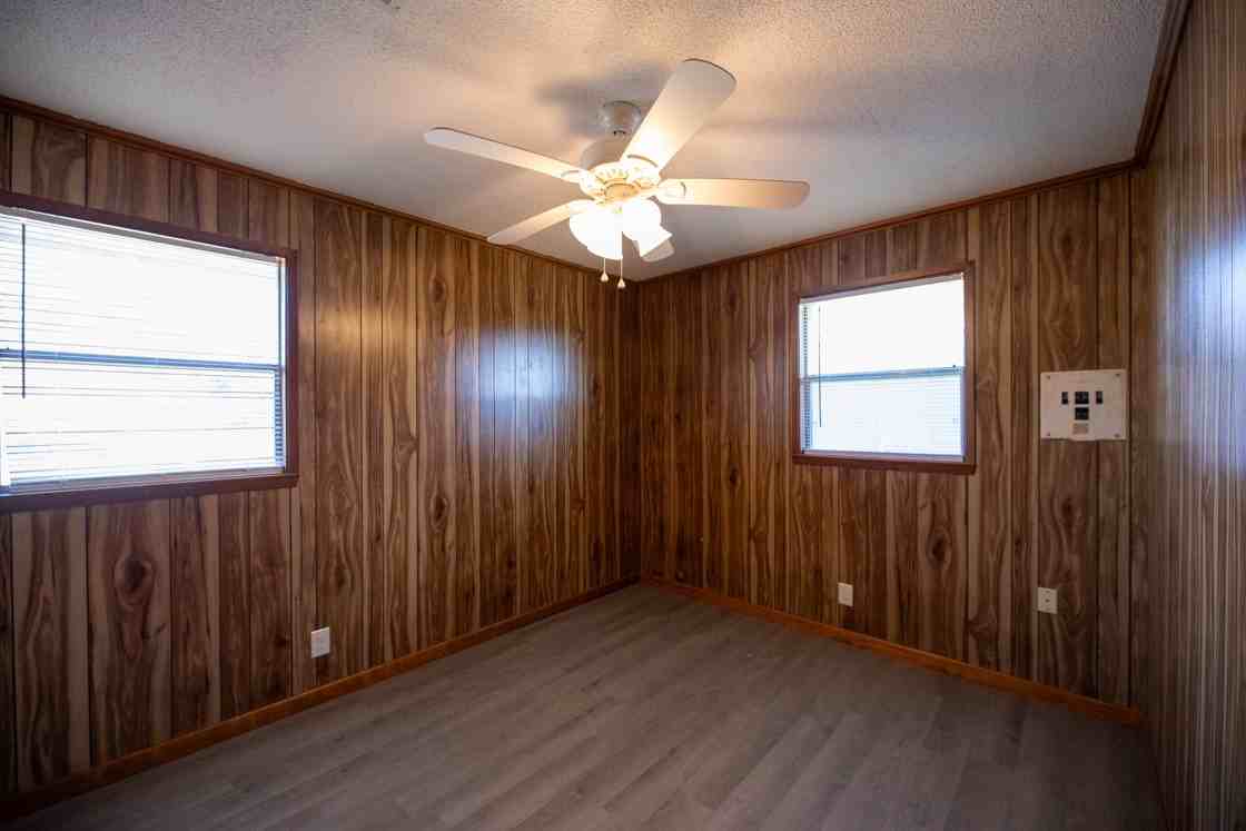 1404 Meadow Drive - Photo 5 of 9