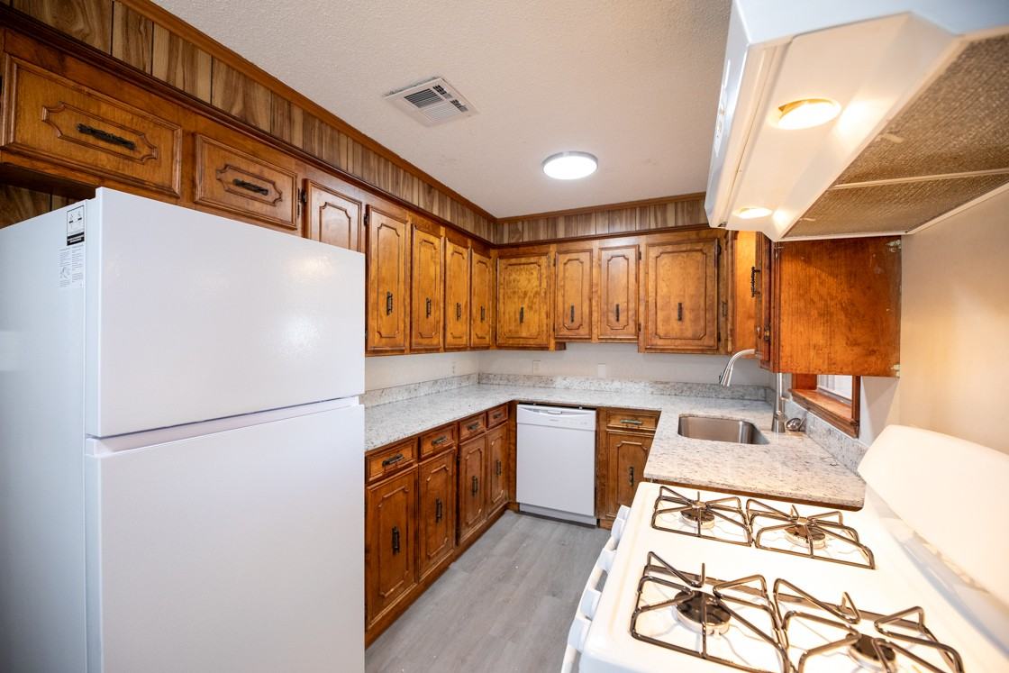 1404 Meadow Drive - Photo 7 of 9