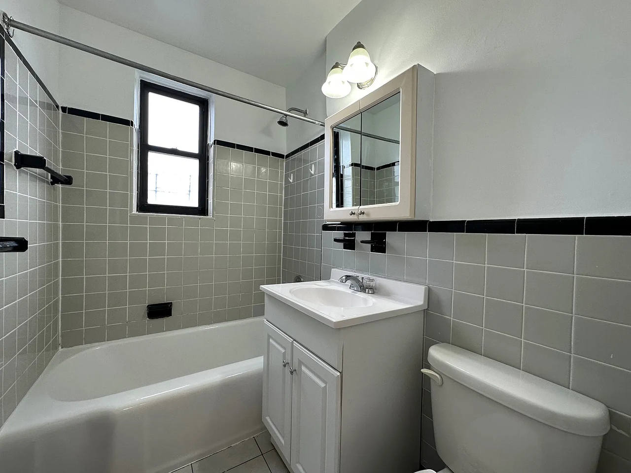 8319 116Th St - Photo 3 of 3