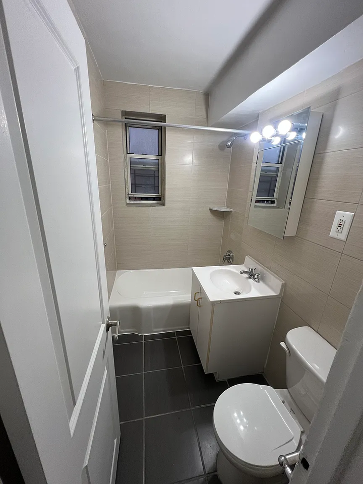 14329 Barclay Ave - Photo 3 of 4