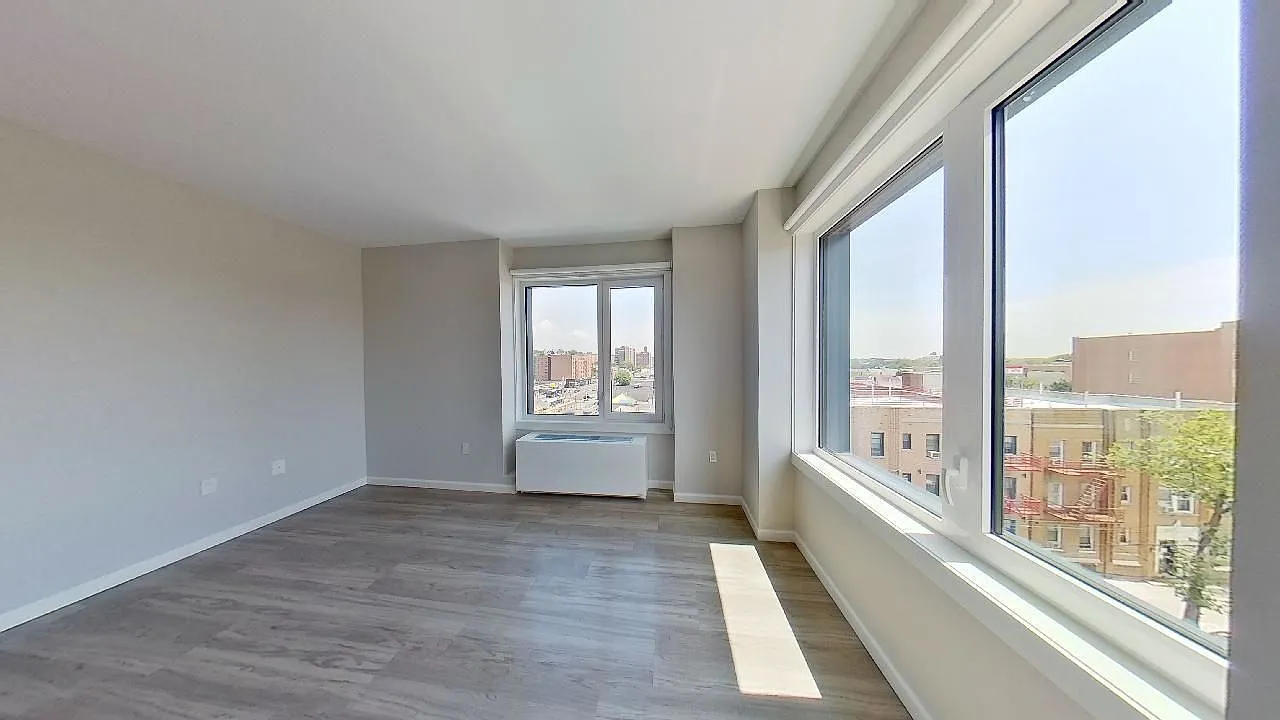 17802 Hillside Ave - Photo 4 of 9