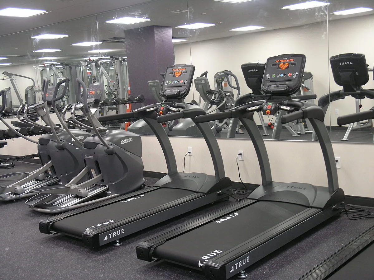 17802 Hillside Ave - Photo 5 of 9