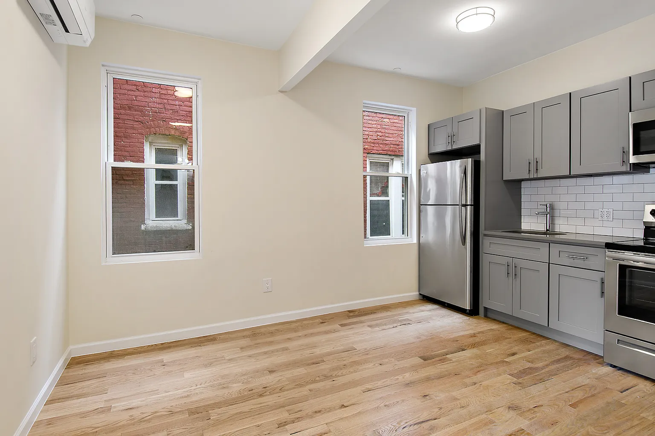 2112 Grand Ave - Photo 2 of 5