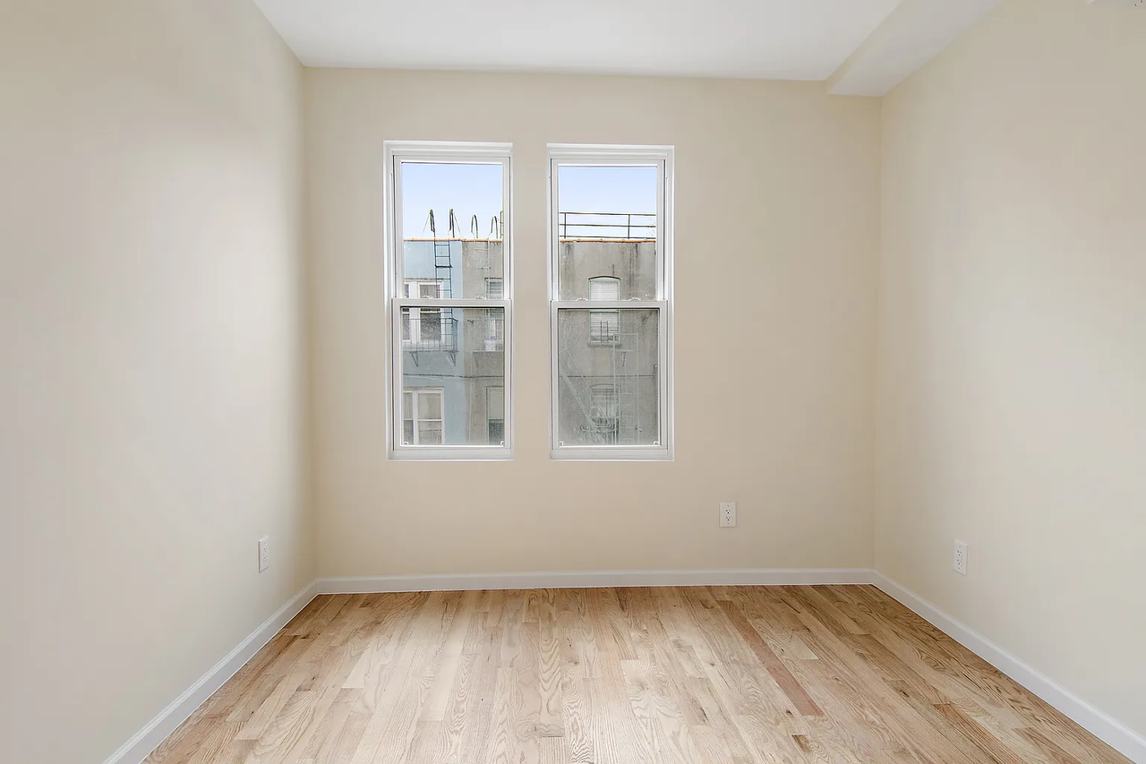 2112 Grand Ave - Photo 3 of 5