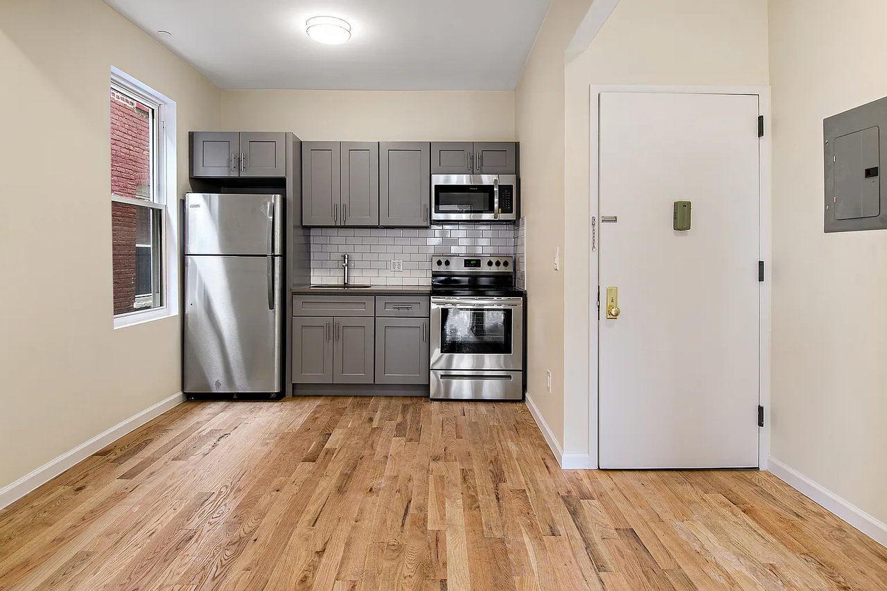 2112 Grand Ave - Photo 4 of 5