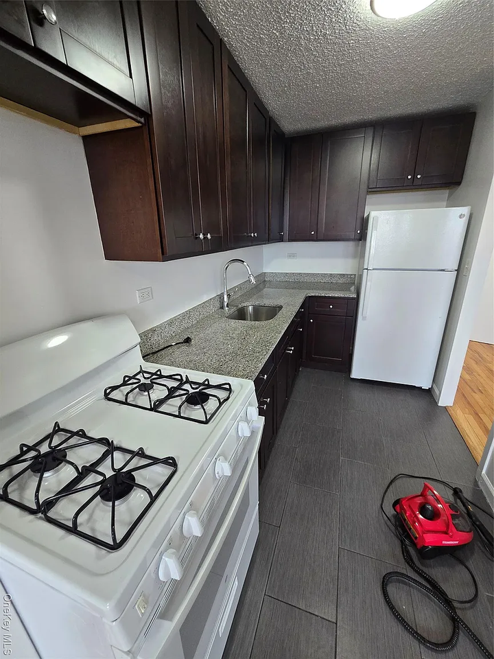 3412 113Th St - Photo 4 of 5