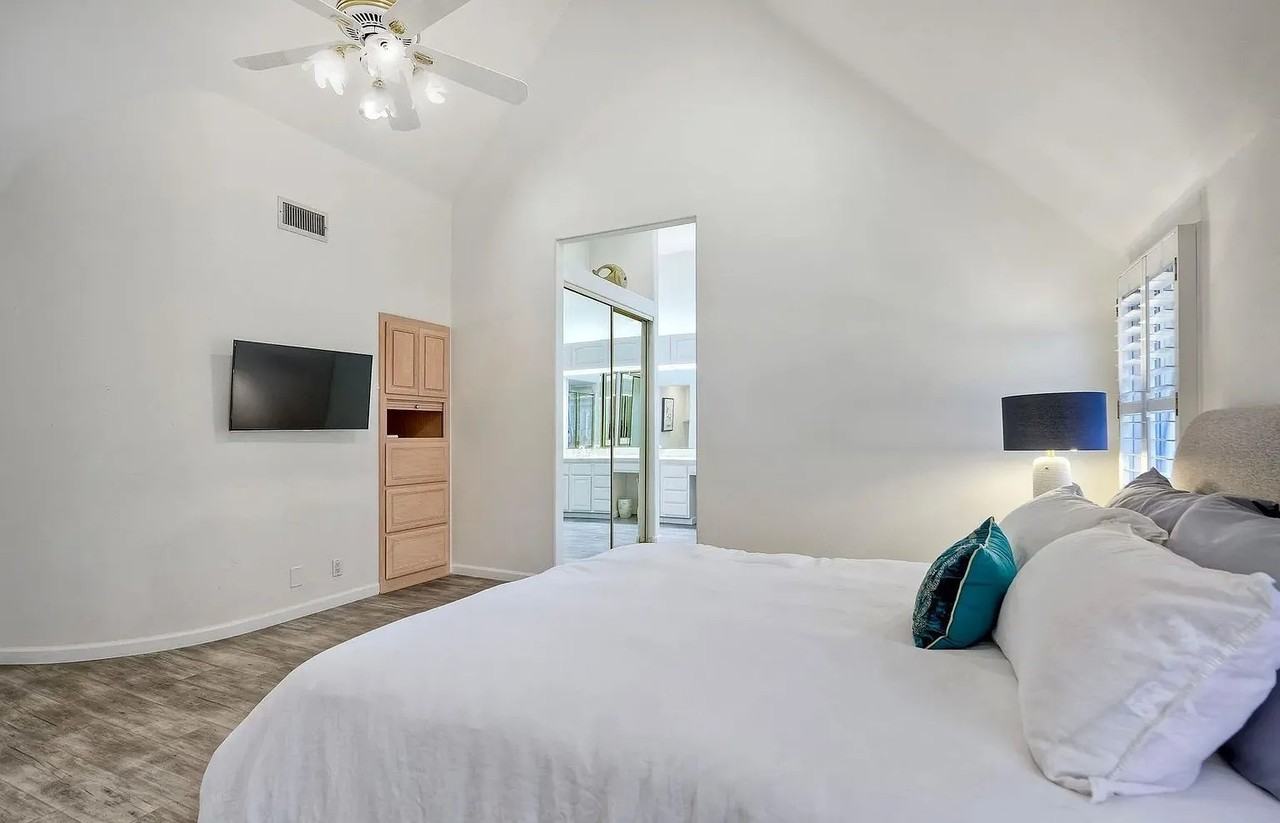 7635 Draper Ave - Photo 2 of 24