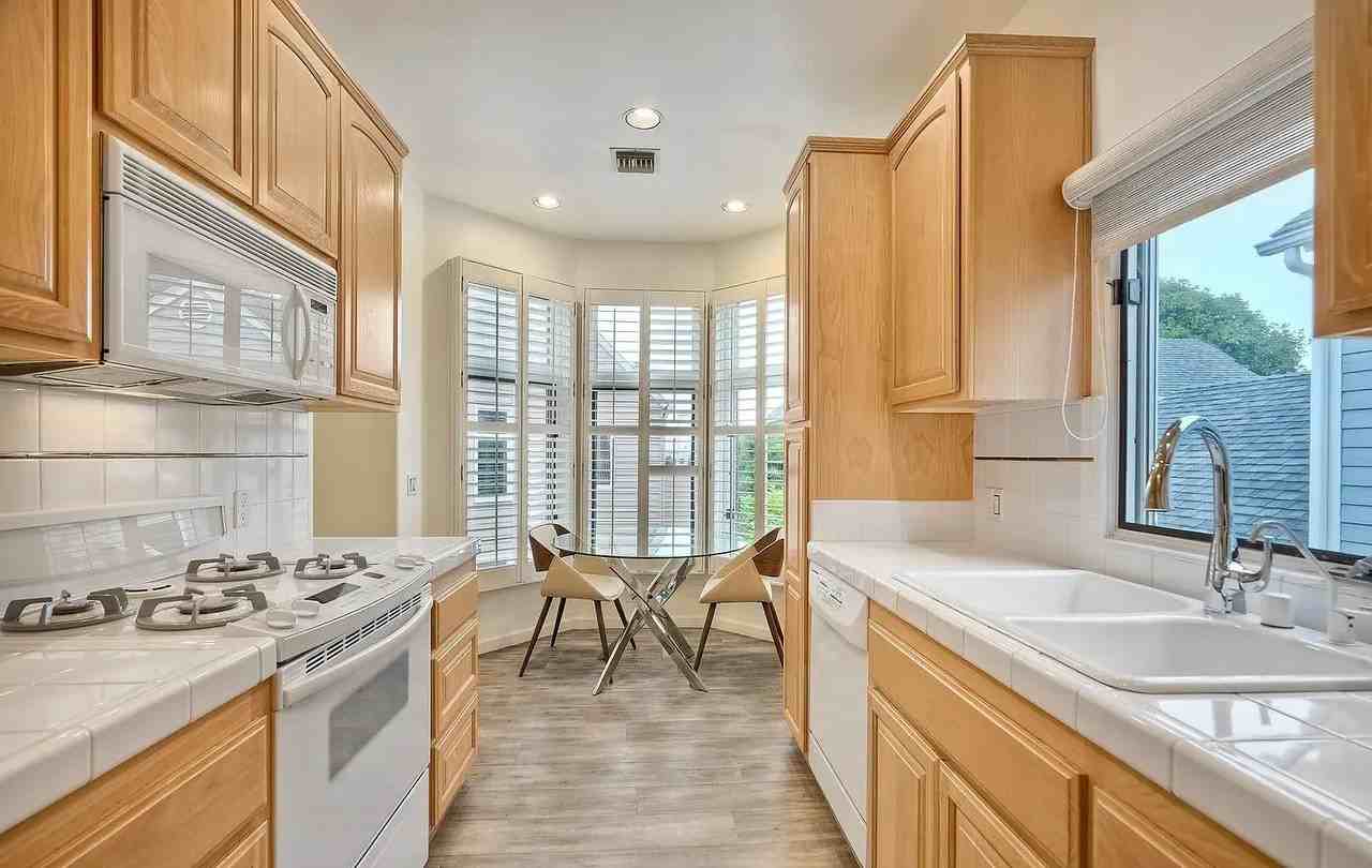 7635 Draper Ave - Photo 6 of 24