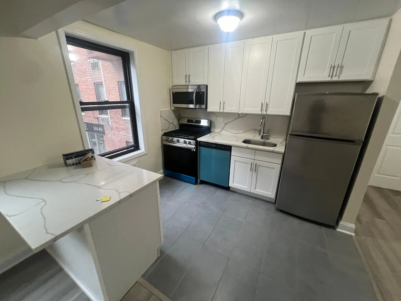 14435 35Th Ave - Photo 3 of 4