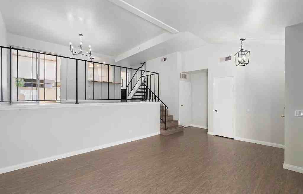 8775 Gilman Dr - Photo 4 of 30