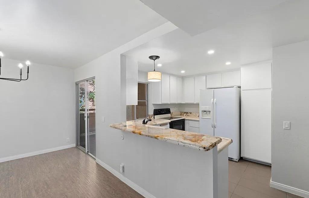 8775 Gilman Dr - Photo 5 of 30