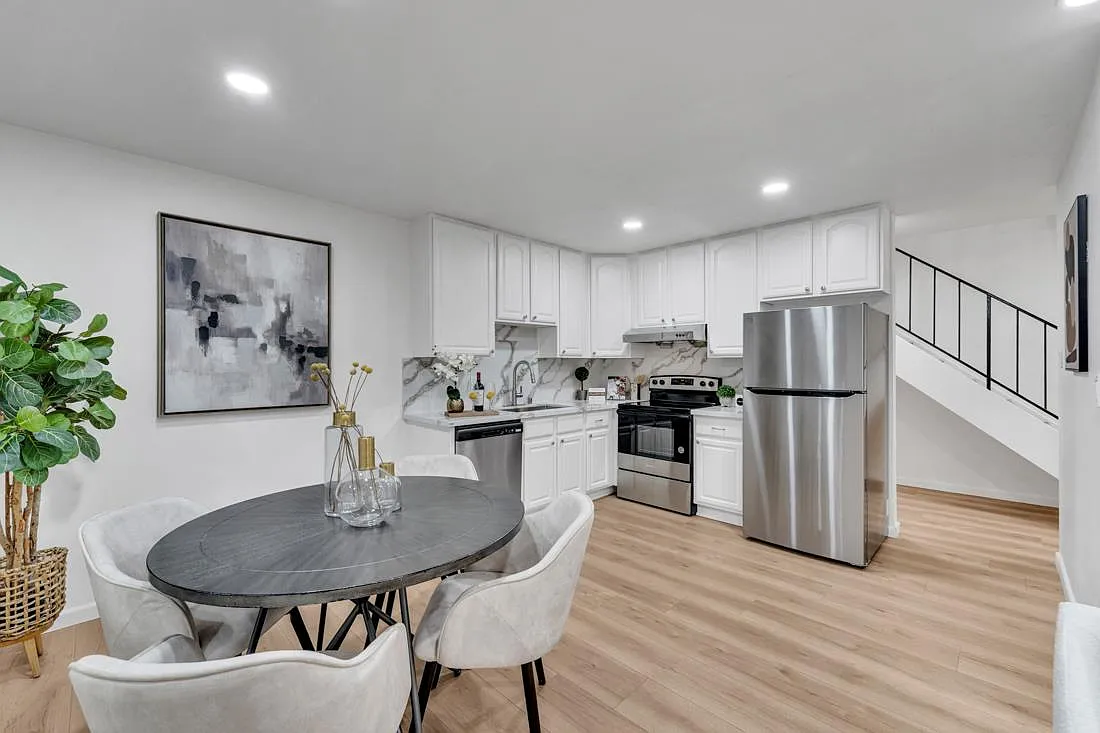 380 Auburn Way - Photo 5 of 27