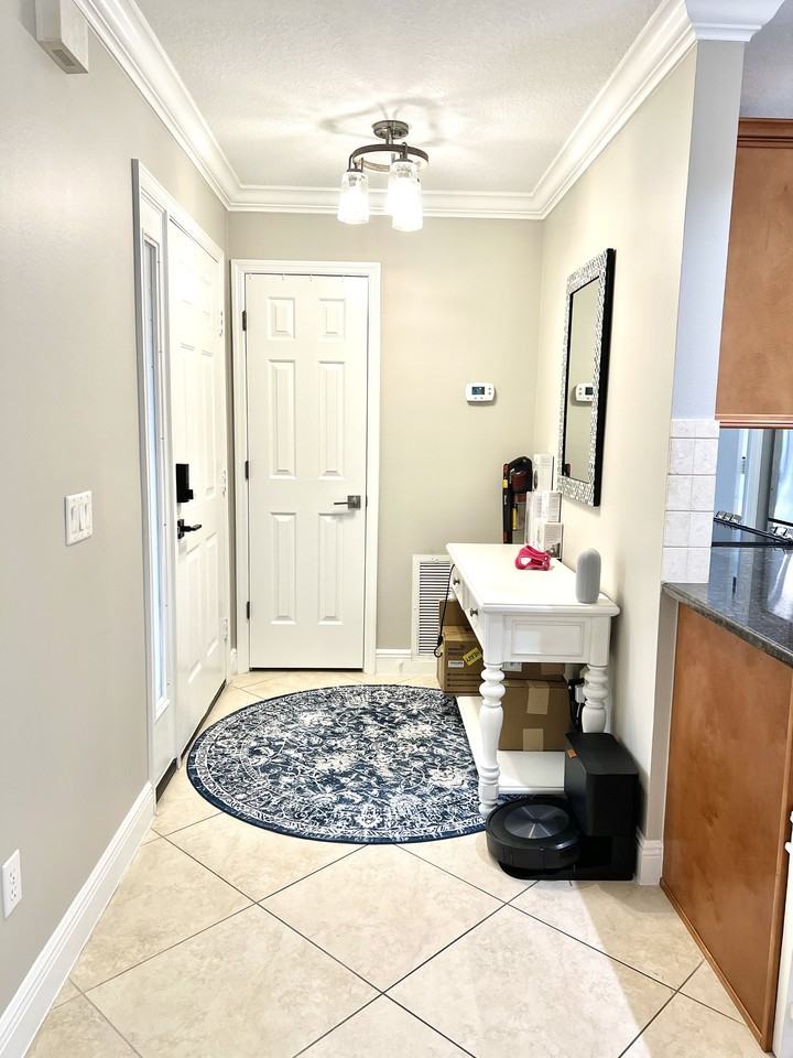 943 Mendoza Boulevard - Photo 3 of 36