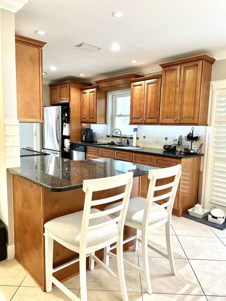 943 Mendoza Boulevard - Photo 6 of 36