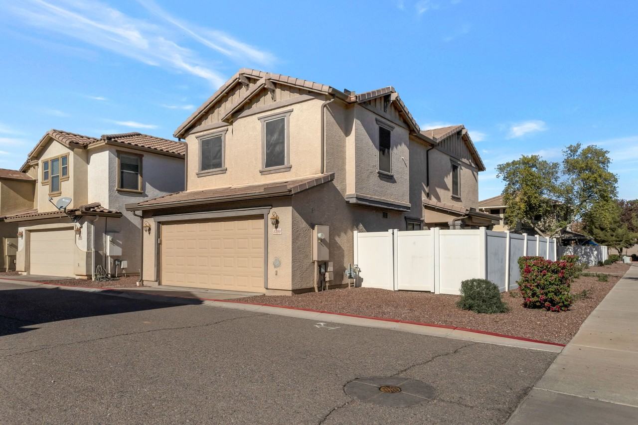 1300 South Loback Lane - Photo 3 of 17