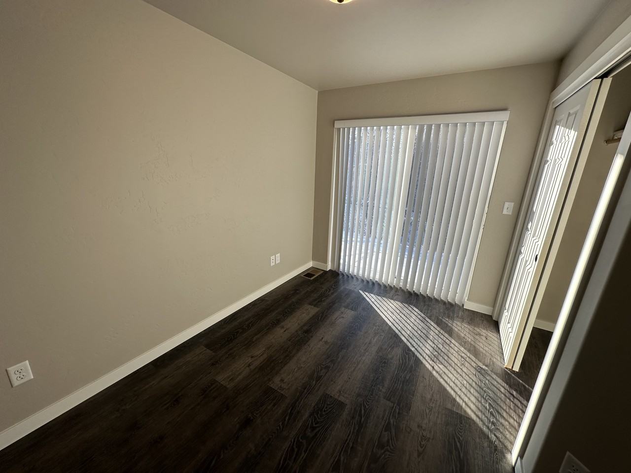 207 Spruce Rd - Photo 4 of 12