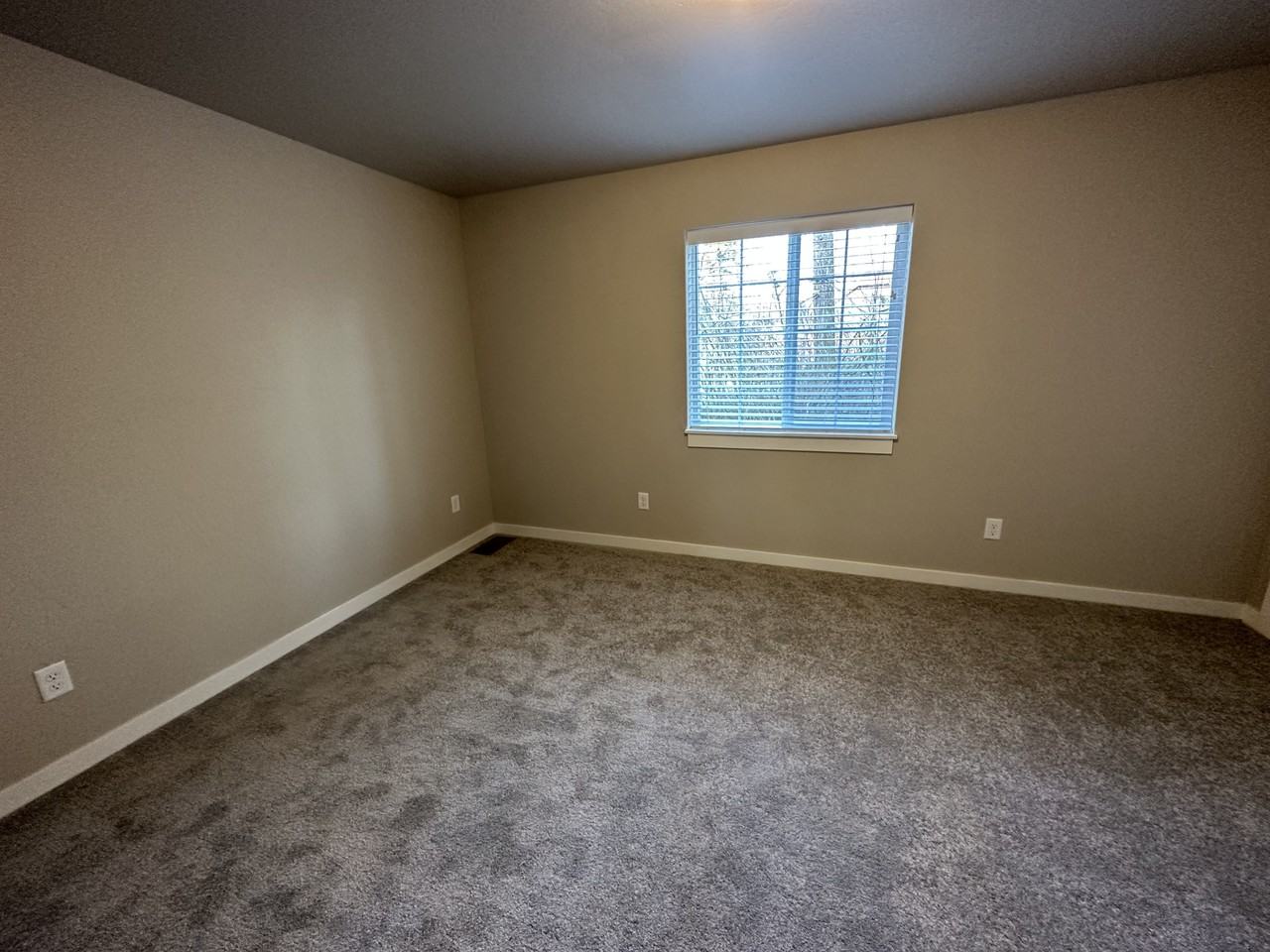 207 Spruce Rd - Photo 7 of 12