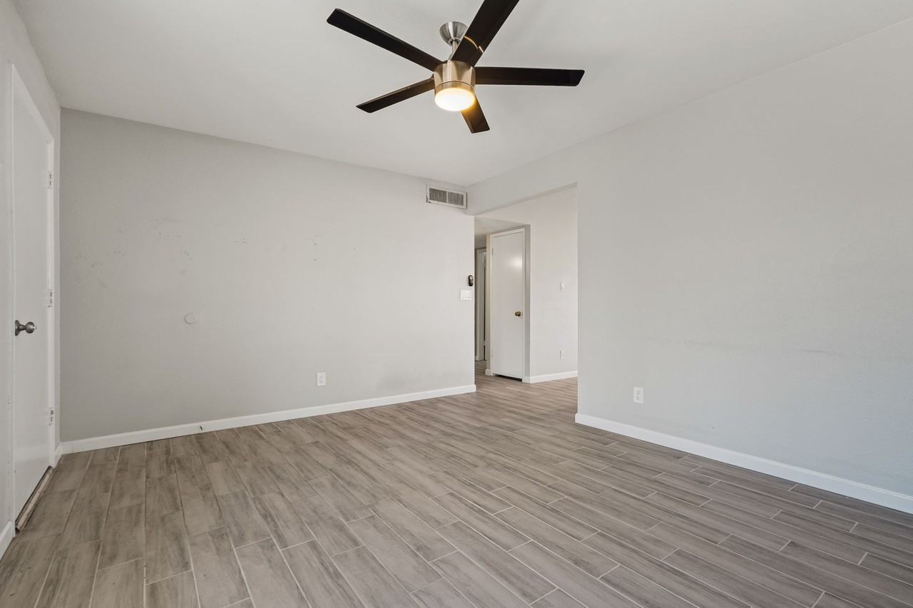 15237 North 21st Street - Photo 7 of 44