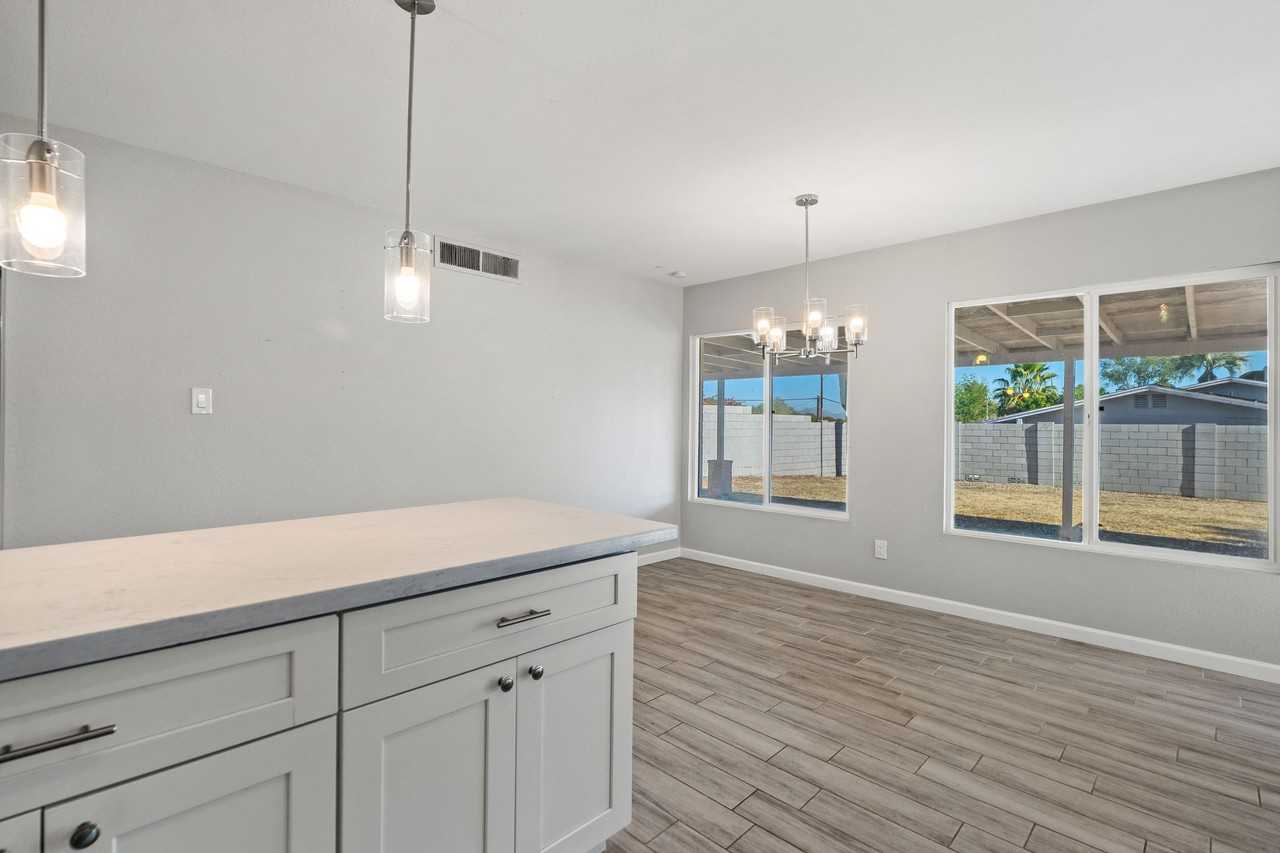 15237 N 21st St - Photo 7 of 42