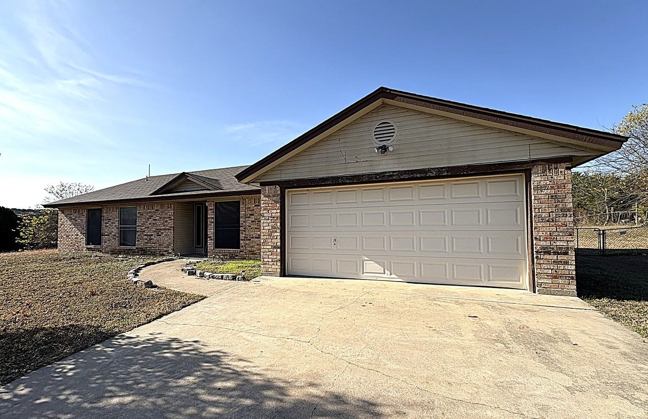 2044 Suja Lane - Photo 2 of 4