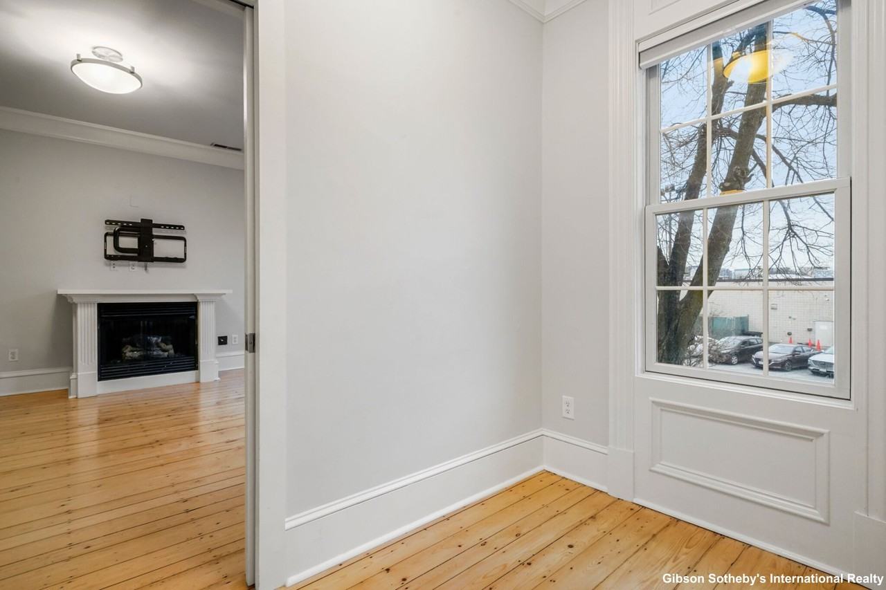 703 East Fourth Street #2 - Photo 5 of 27