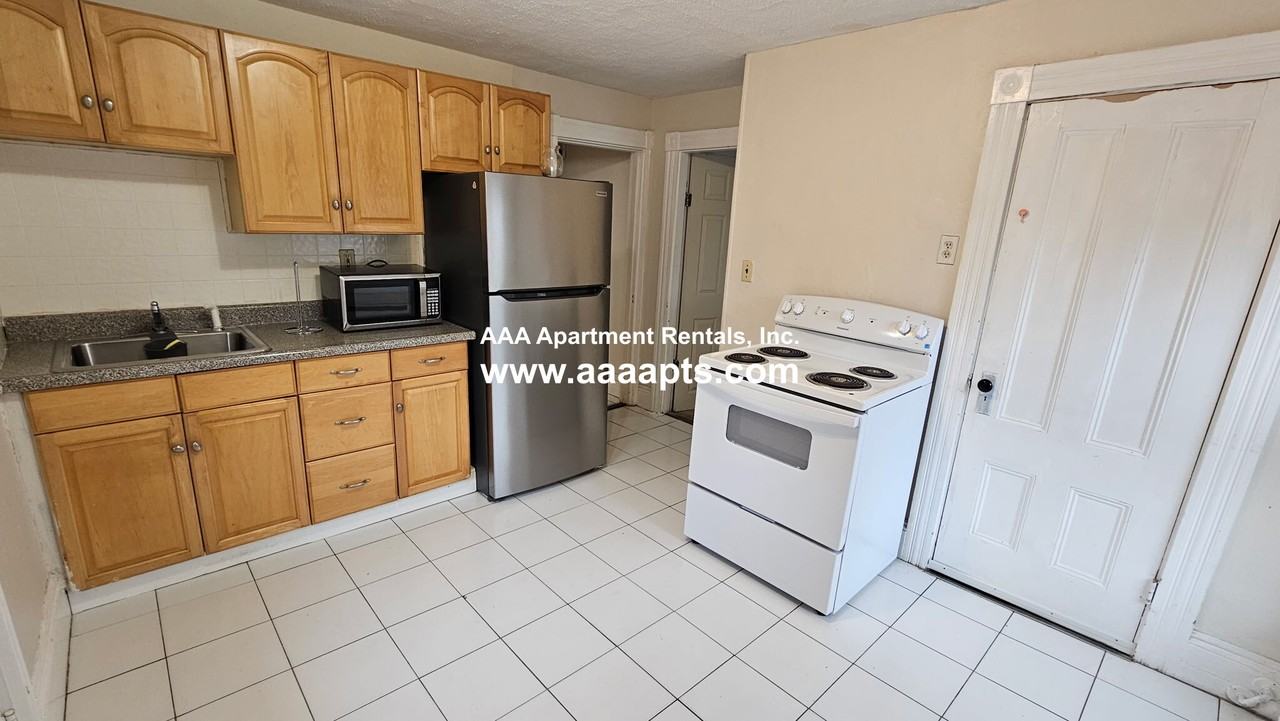 Essex Street #2 - Photo 4 of 4