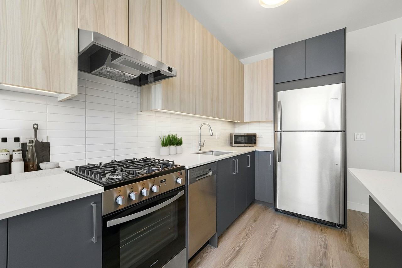 648 North May Street #814 - Photo 2 of 15