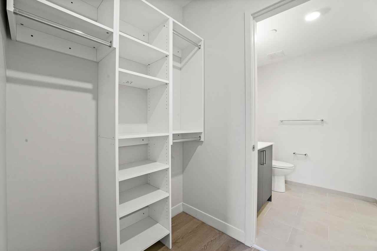 648 North May Street #814 - Photo 3 of 15