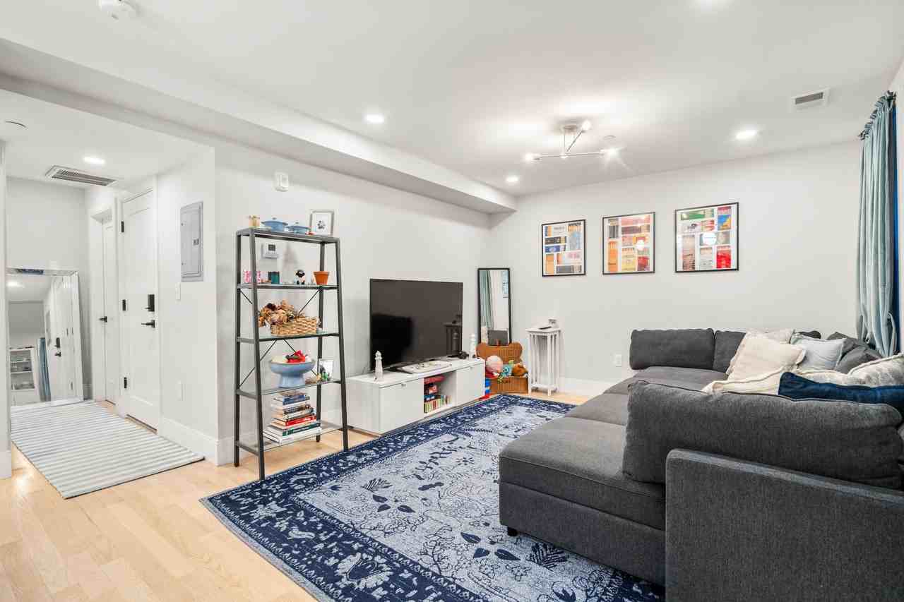 13 Lamson Ct #2 - Photo 7 of 11