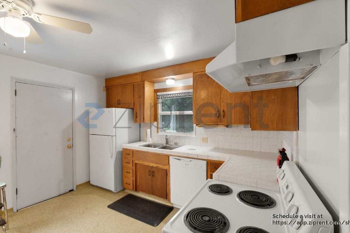 1609 Virginia Avenue - Photo 5 of 13