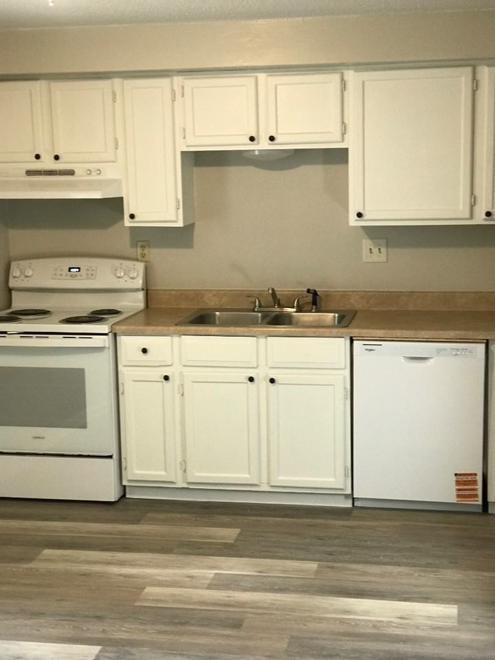 122 W North St - Photo 3 of 10