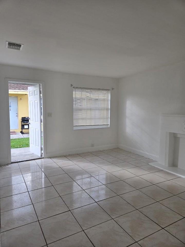 2325 Madison Street, LLC - Photo 7 of 10