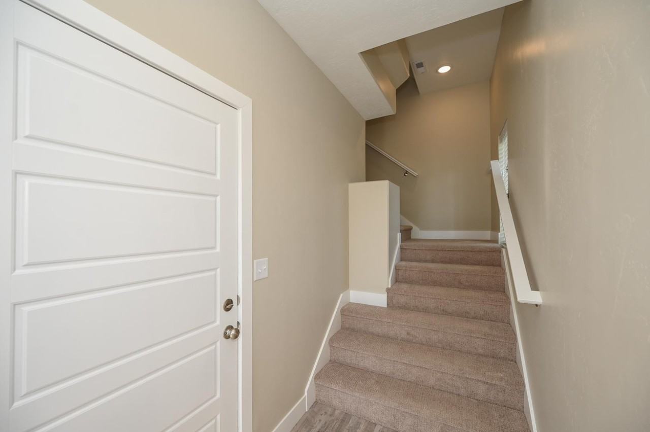 3345 South 1100 East - Photo 4 of 11