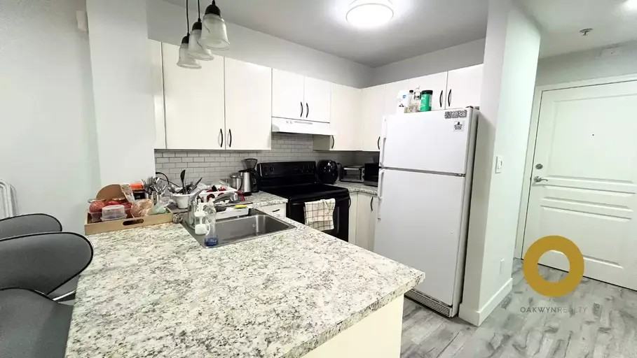 3278 Heather St #2ndF - Photo 2 of 10