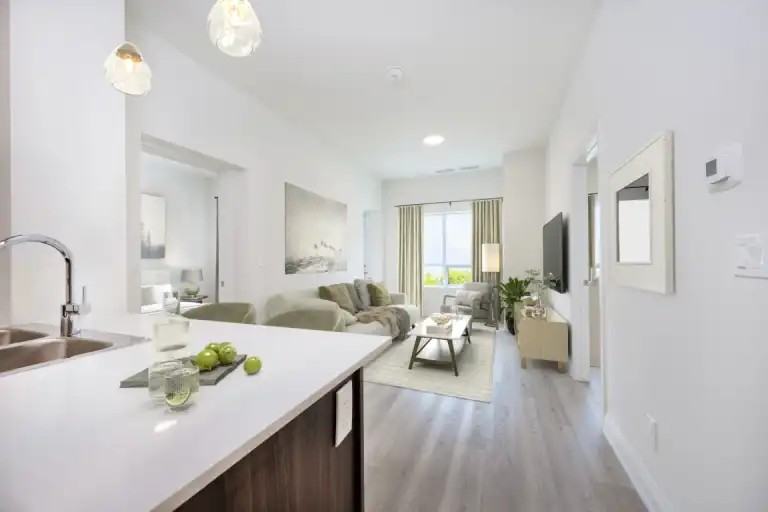 1021 West 5th Street - Photo 4 of 5