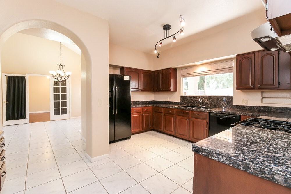 16420 S 38th St - Photo 7 of 18