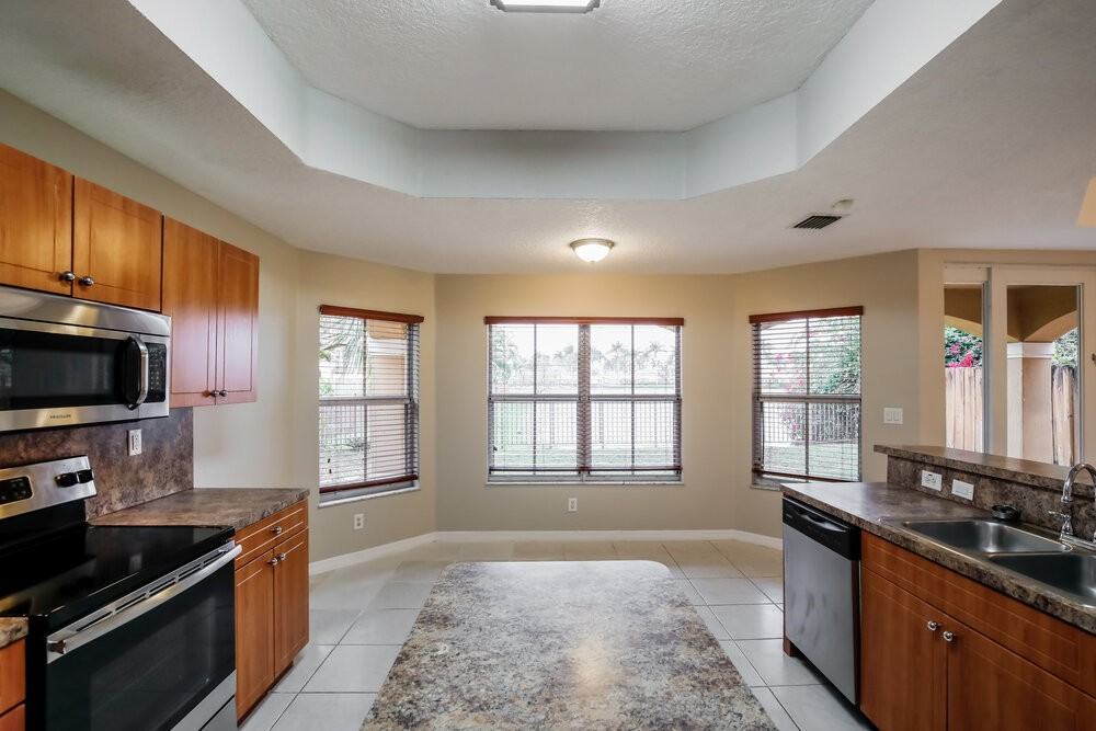 2762 Sw 152nd Ct - Photo 7 of 17