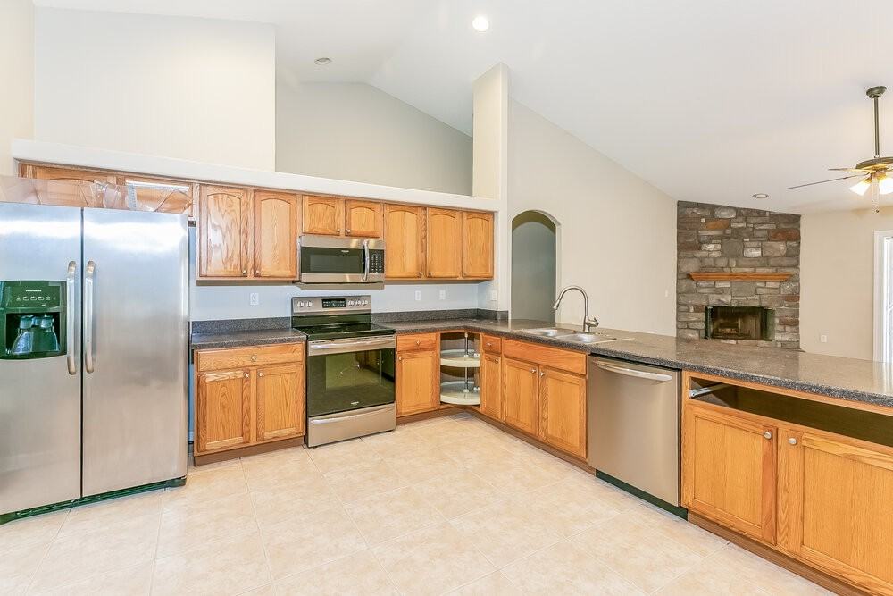 4209 Prairie Iris Court - Photo 5 of 16