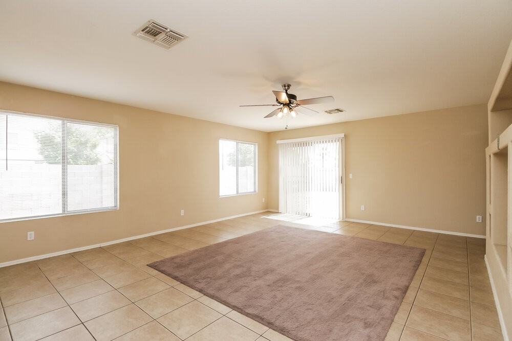 11409 West Cambridge Avenue - Photo 3 of 16