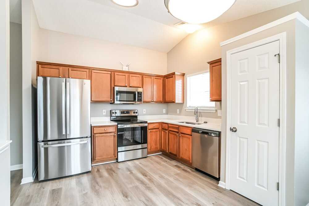 5720 Shining Oak Lane - Photo 7 of 16