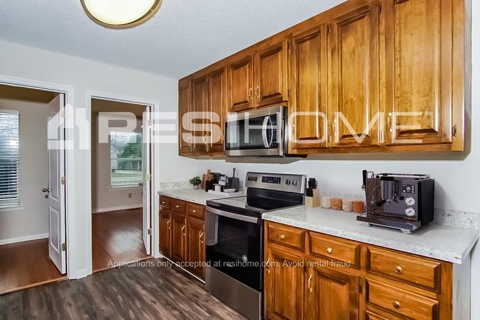 126 Amberwood Drive - Photo 3 of 16