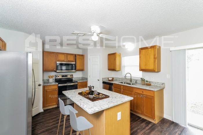 1117 Benan Court - Photo 3 of 18