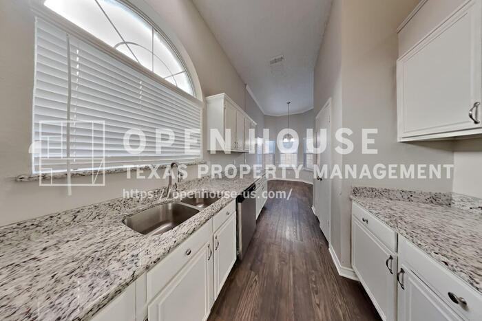 4741 Bracken Dr - Photo 6 of 21